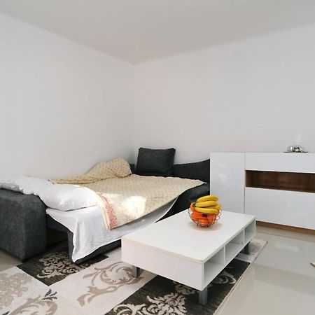 Tyson Studio Apartments Kraljevica Bagian luar foto